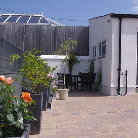 Cliftons Guest House-3